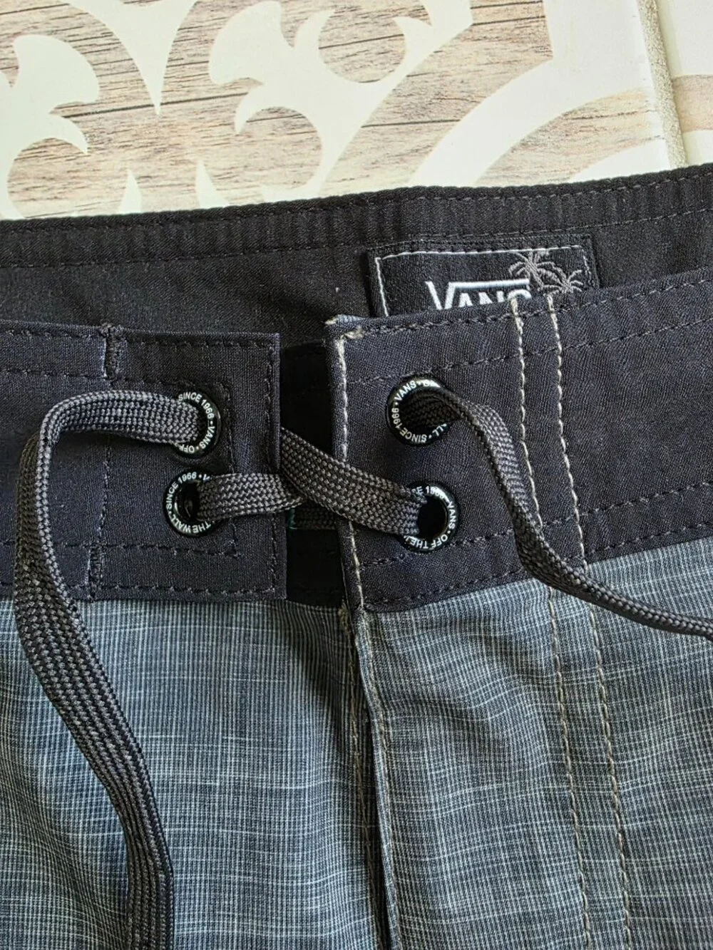 🔥 Vans Men's Colorblock Era Striped Board Shorts - Like New! 🔥
